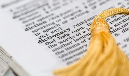 Cómo y Por Qué Cambia el Vocabulario en los Idiomas: Ejemplos Históricos, Sociales y Culturales